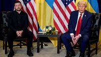 Presiden Ukraina Volodymyr Zelensky dan Mantan Presiden AS Donald Trump. Kedua pemimpin ini terlibat dalam polemik tajam terkait kebijakan energi dan masa depan kepemimpinan di Ukraina.